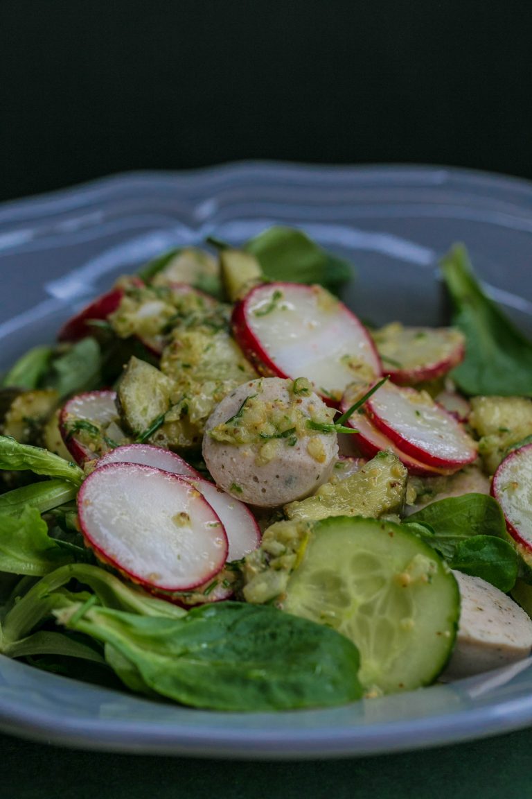 Weißwurst-Salat mit Radieschen und Essig-Öl-Dressing aus dem Thermomix®