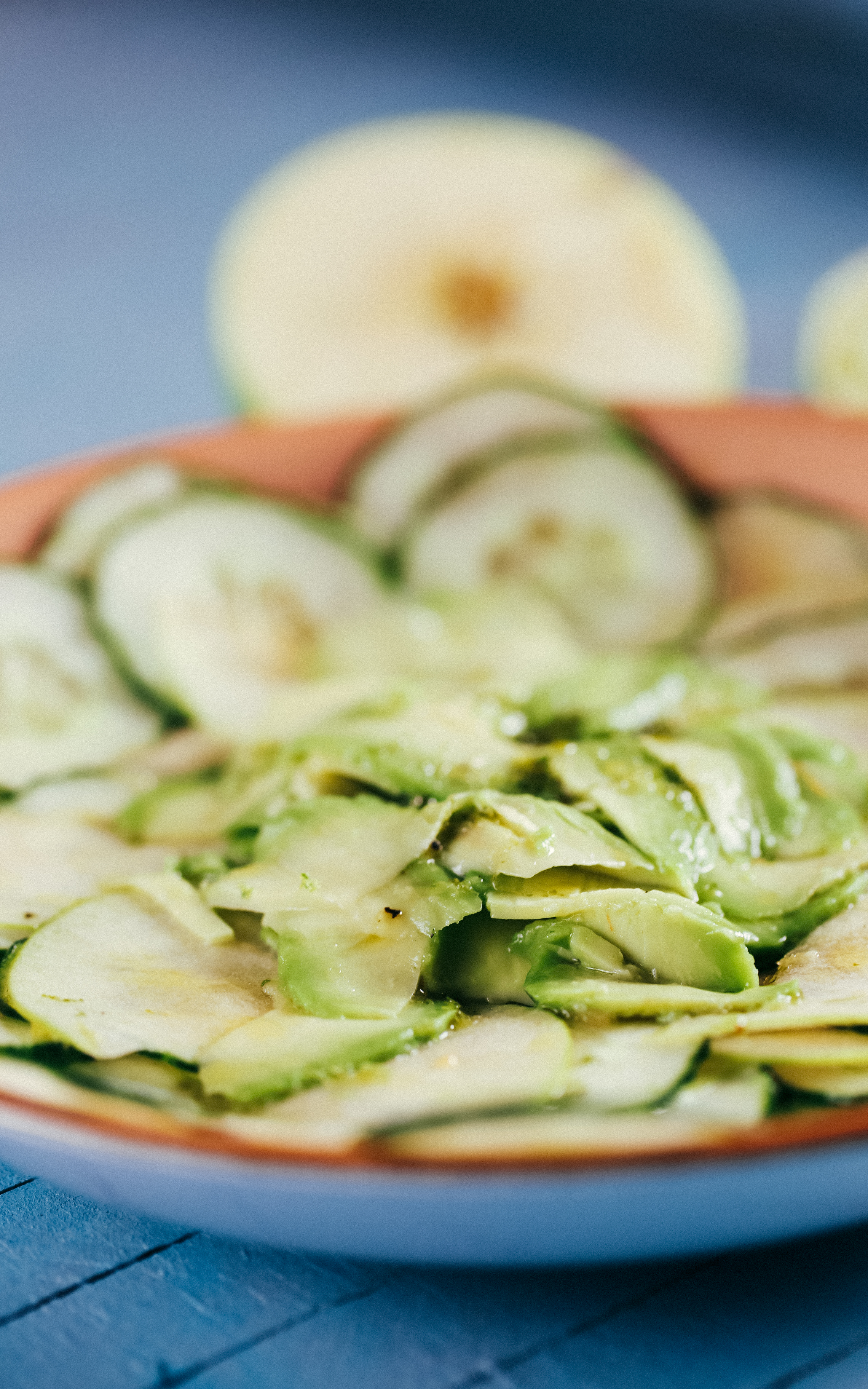 Apfel-Avocado-Salat mit Limetten-Honig-Dressing