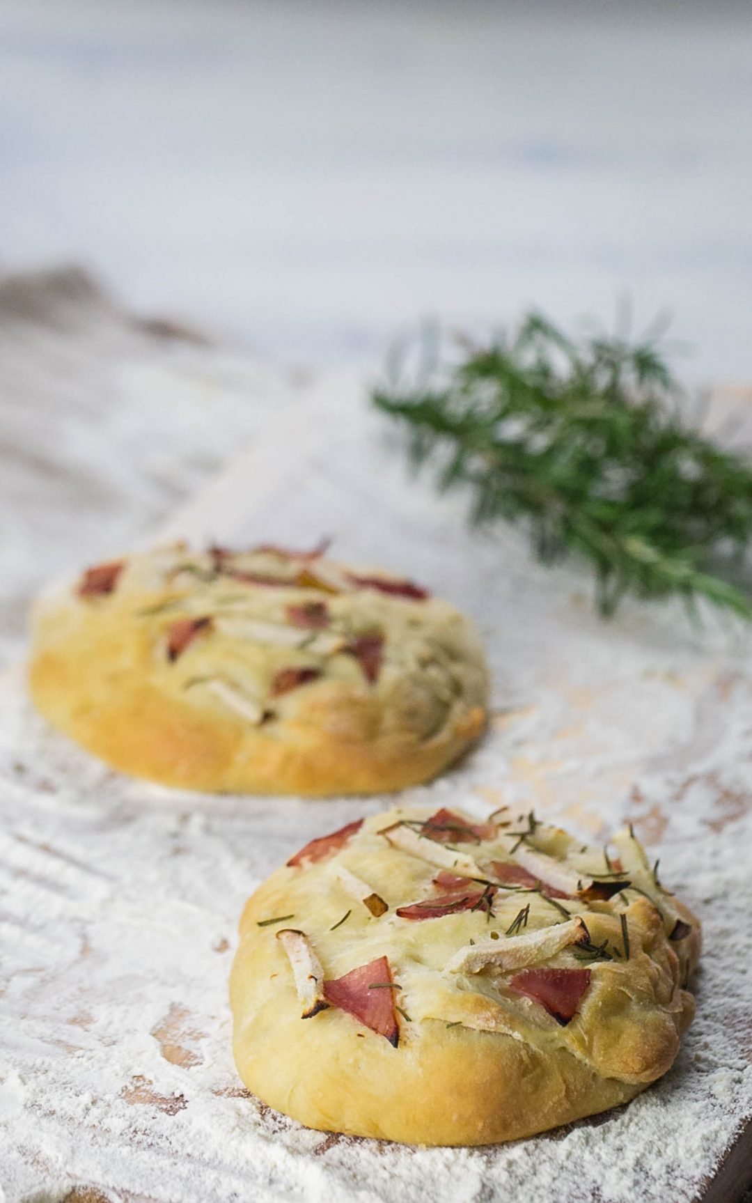 Rosmarin-Focaccia mit Schinken und Birne aus dem Thermomix®