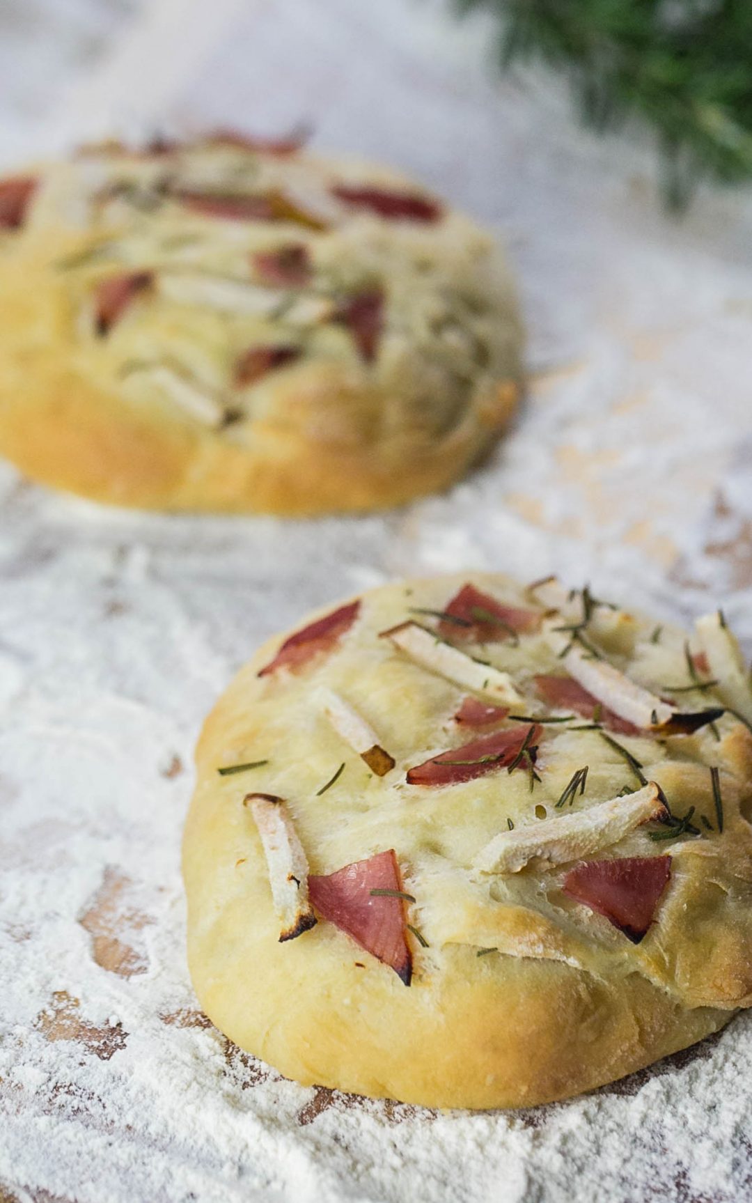 Rosmarin-Focaccia mit Schinken und Birne aus dem Thermomix®