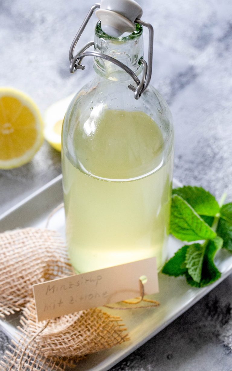 Minzsirup mit Zitrone für Limonade