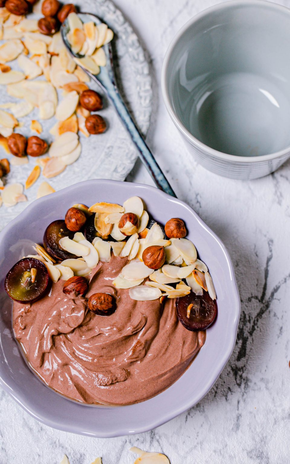 Schoko-Quark mit Mandeln und Nüssen – Low Carb zum Frühstück