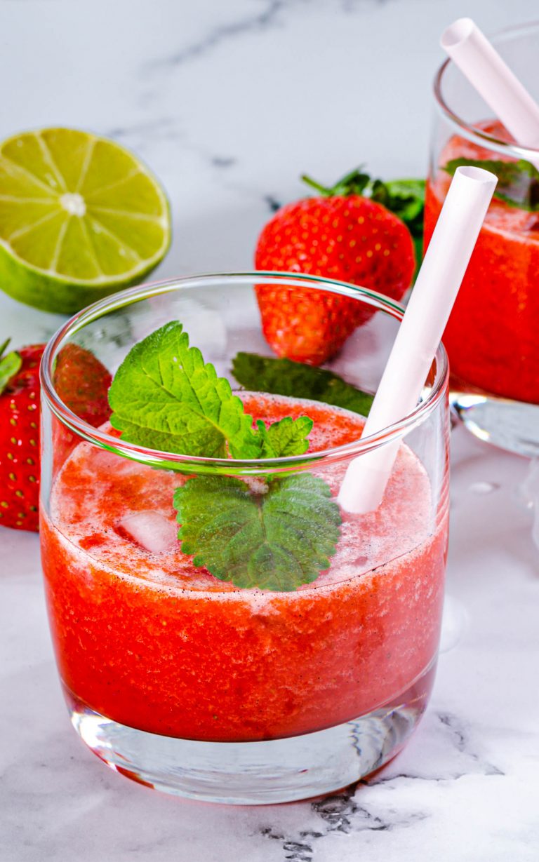 Erdbeer Limes mit Vodka und Cranberrysirup Herzgedanke