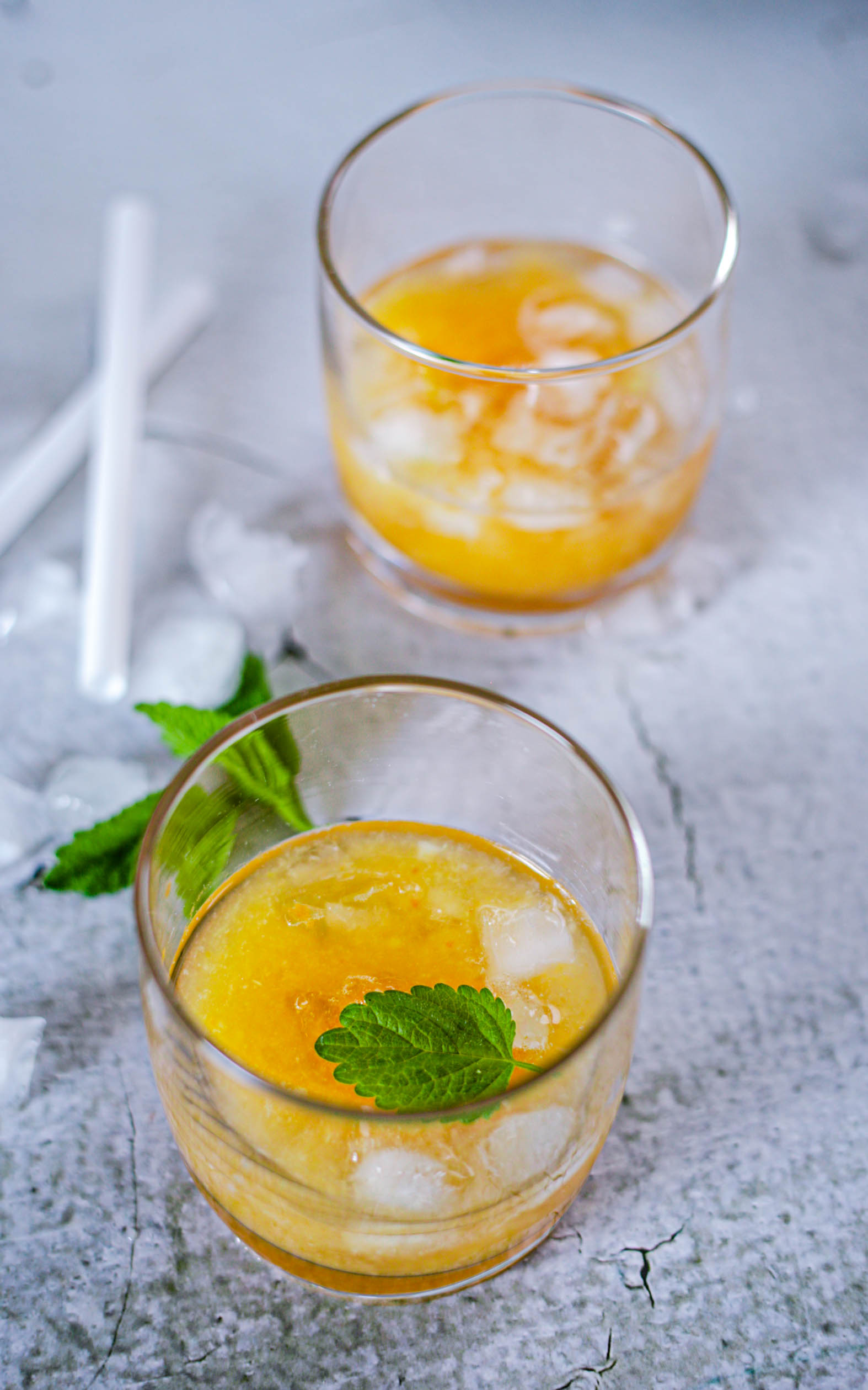 Fruchtiger Limes mit Südfrüchten und Vodka