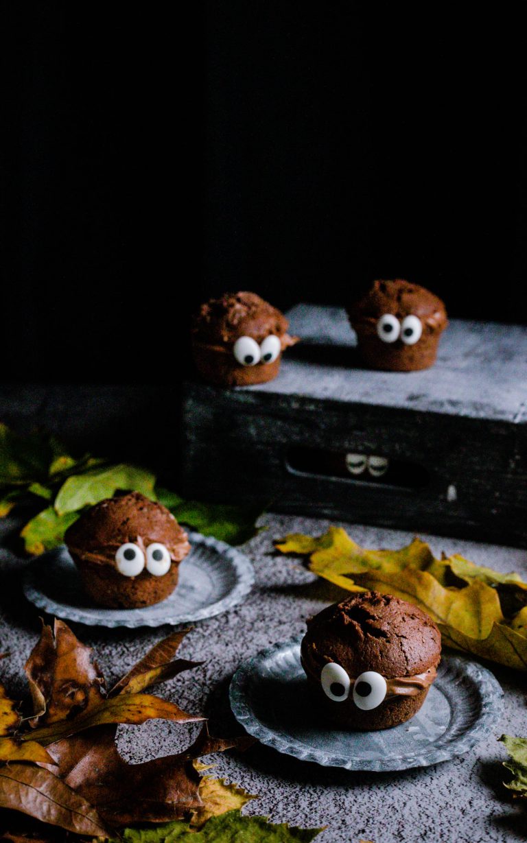 Halloween Muffins: Schoko-Monster mit Nougatfüllung