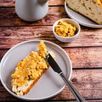 Fettarmer Zitronenjoghurt mit Beerenkompott