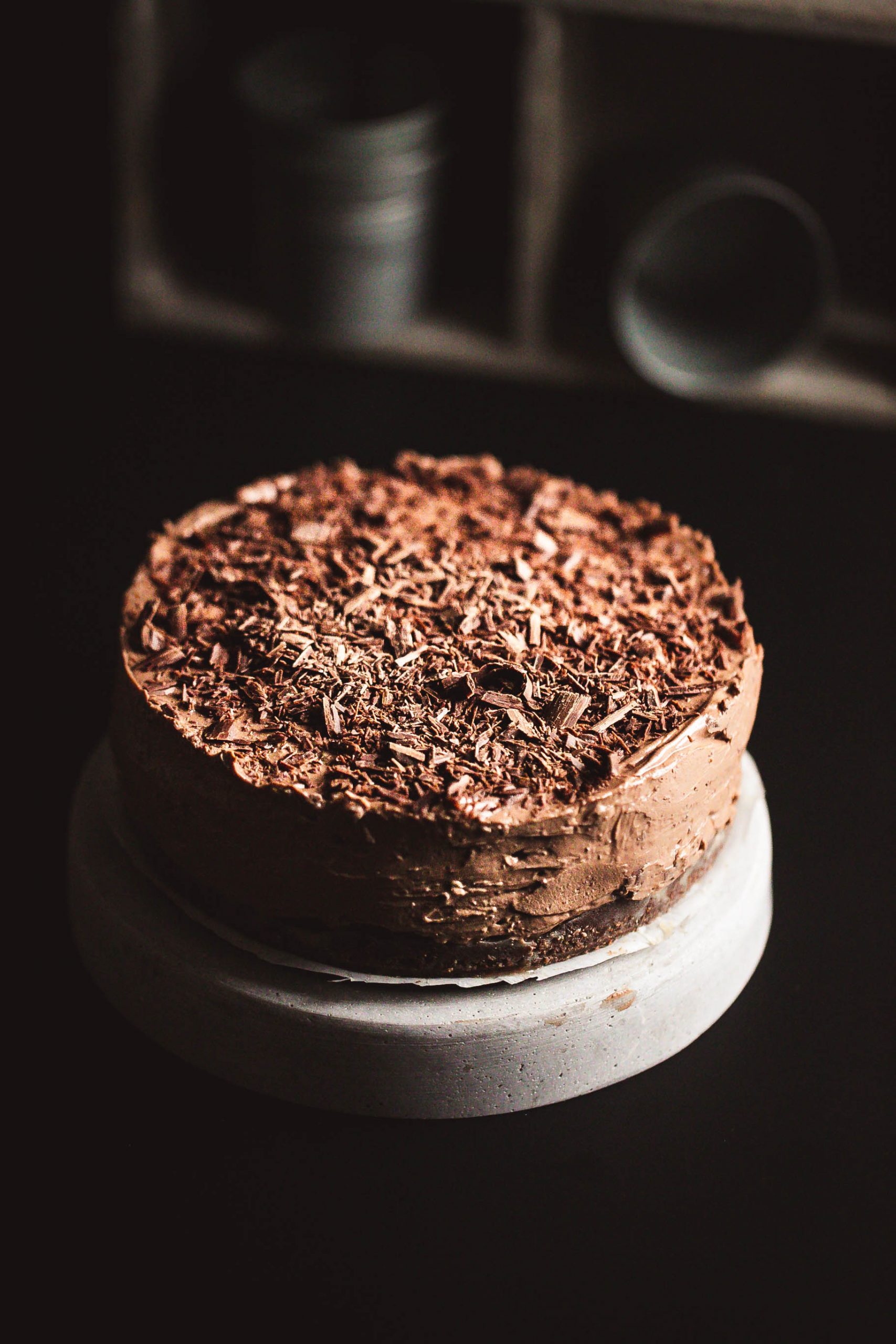 Schokoladen-Torte mit Cookie-Boden