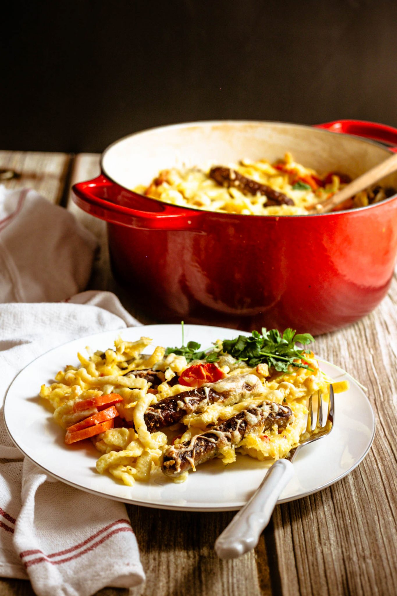 Spätzleauflauf mit Bratwürstchen – Herzgedanke