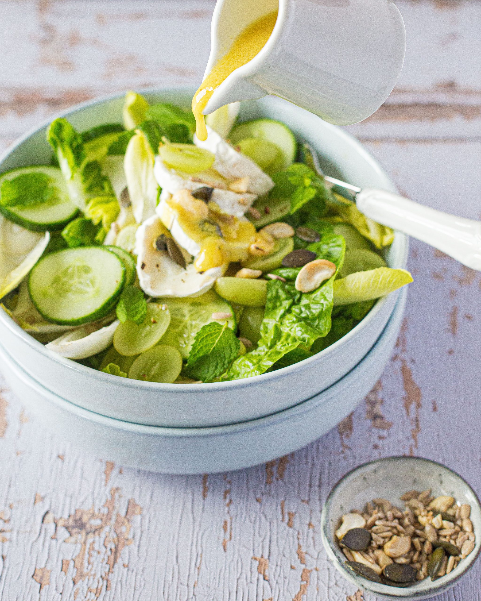 Gurken-Trauben-Salat mit cremigem Ziegenkäse